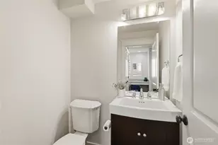 3128 Franklin Ave E, Seattle, WA 98102 - Photo 10