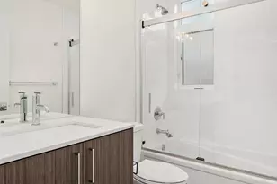422 10th Ave E, Seattle, WA 98102 - Photo 14