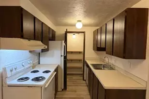2100 N 106th St, Seattle, WA 98133 - Photo 4