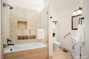 16 Bridlewood Cir, Kirkland, WA 98033 - Photo 24