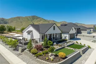 1118 Sunset Ln, Chelan, WA 98816 - Photo 2