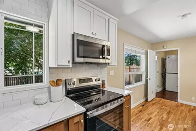 108 N 184th Street, Shoreline, WA 98133 - Photo 8