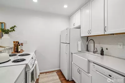 901 5th Avenue N #107, Seattle, WA 98109 - Photo 8