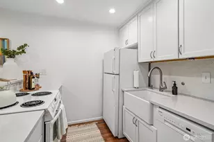 901 5th Ave N, Seattle, WA 98109 - Photo 8