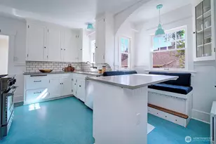 511 N 76th St, Seattle, WA 98103 - Photo 12