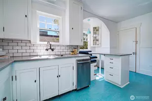 511 N 76th St, Seattle, WA 98103 - Photo 10