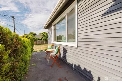 1108 Warren Avenue, Bremerton, WA 98337 - Photo 2