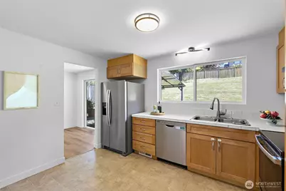 230 105th Avenue SE, Bellevue, WA 98004 - Photo 8