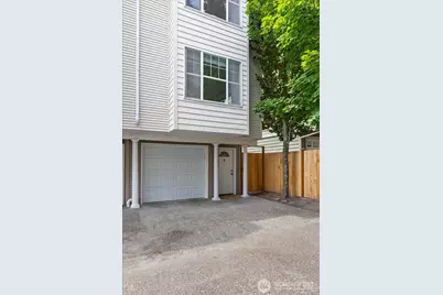13716 Midvale Avenue N #C, Seattle, WA 98133 - Photo 2