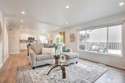 24240 SE 10th Place, Sammamish, WA 98075 - Photo 14