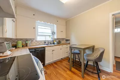 7945 9th Avenue SW, Seattle, WA 98106 - Photo 14