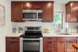 9745 Evanston Ave N, Seattle, WA 98103 - Photo 12