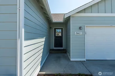 942 NE Cordero Place, Oak Harbor, WA 98277 - Photo 2
