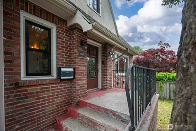 1543 31st Avenue S, Seattle, WA 98144 - Photo 2