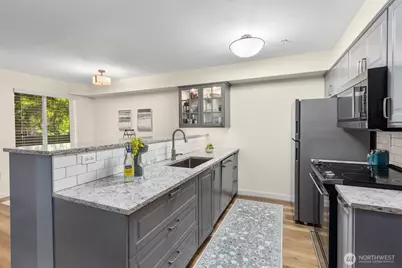 5501 Lakemont Boulevard SE #102, Bellevue, WA 98006 - Photo 1