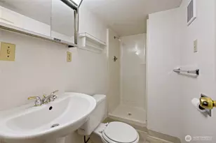 1010 N Union Ave, Tacoma, WA 98406 - Photo 10