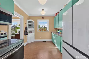 237 W 3rd St, Port Angeles, WA 98362 - Photo 12