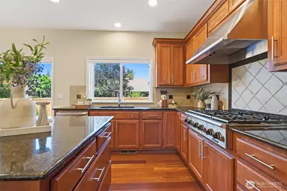 16105 Northup Way, Bellevue, WA 98008 - Photo 10