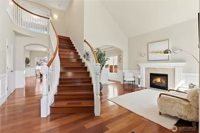 16105 Northup Way, Bellevue, WA 98008 - Photo 2