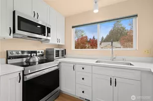 12024 101st Ave NE, Kirkland, WA 98034 - Photo 2