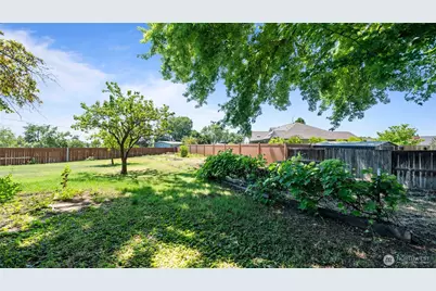 996 SE Admiral Place, College Place, WA 99324 - Photo 36