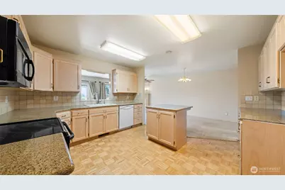 996 SE Admiral Place, College Place, WA 99324 - Photo 6