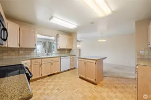 996 SE Admiral Pl, College Place, WA 99324 - Photo 6