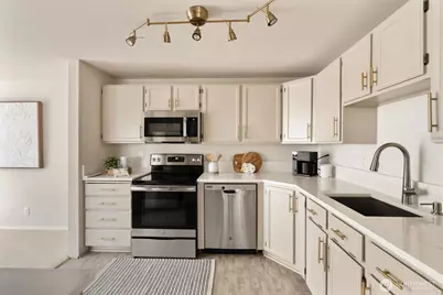 8720 Phinney Avenue N #21, Seattle, WA 98103 - Photo 12