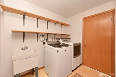1529 Ilwaco Avenue NE, Renton, WA 98059 - Photo 16