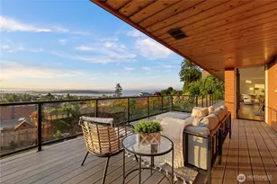 675 SW Franklin Ct, Oak Harbor, WA 98277 - Photo 4