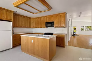 2169 Mariner Beach Dr, Oak Harbor, WA 98277 - Photo 18
