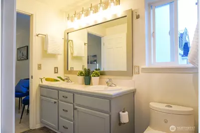 9426 Linden Avenue N, Seattle, WA 98103 - Photo 18