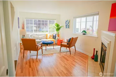 9426 Linden Avenue N, Seattle, WA 98103 - Photo 6