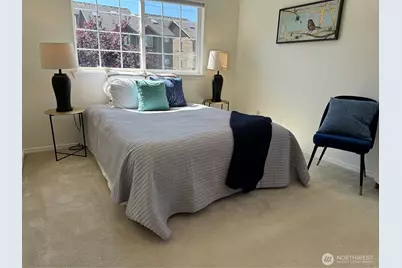 9426 Linden Avenue N, Seattle, WA 98103 - Photo 16