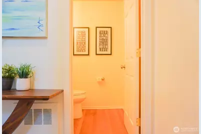 9426 Linden Avenue N, Seattle, WA 98103 - Photo 14