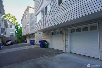 9426 Linden Avenue N, Seattle, WA 98103 - Photo 28