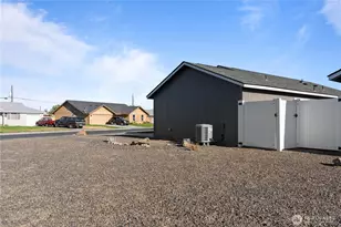1325 Shaw St, Moses Lake, WA 98837 - Photo 4