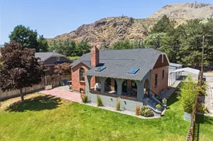 446 5th St, Chelan Falls, WA 98817 - Photo 1
