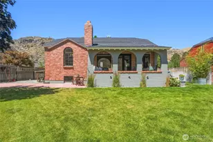 446 5th St, Chelan Falls, WA 98817 - Photo 2
