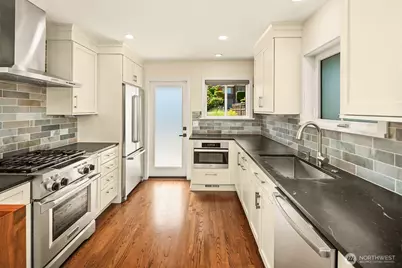 3218 36th Avenue SW, Seattle, WA 98126 - Photo 12