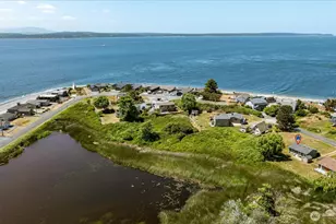 214 Lighthouse Way, Freeland, WA 98249 - Photo 2