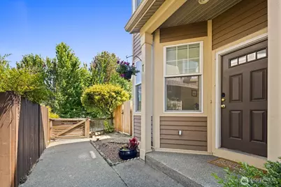 10543 Midvale Avenue N #A, Seattle, WA 98133 - Photo 2