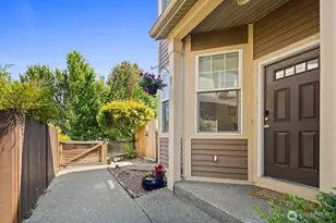 10543 Midvale Ave N, Seattle, WA 98133 - Photo 2