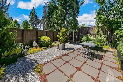 7516 E Green Lake Drive N, Seattle, WA 98103 - Photo 4