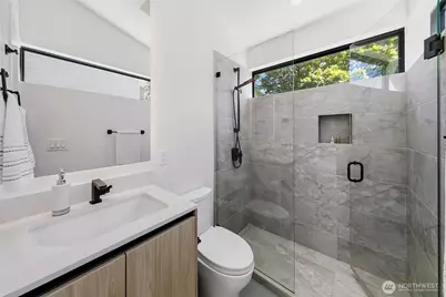 7516 E Green Lake Drive N, Seattle, WA 98103 - Photo 36