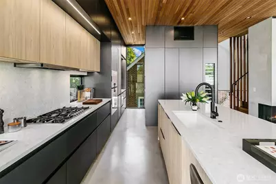 7516 E Green Lake Drive N, Seattle, WA 98103 - Photo 14