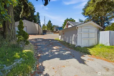13025 Ambaum Boulevard SW, Burien, WA 98146 - Photo 2