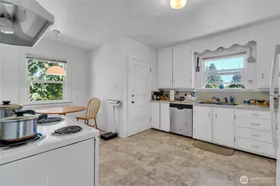 13025 Ambaum Boulevard SW, Burien, WA 98146 - Photo 10