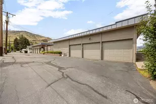 301 S 3rd St, Chelan, WA 98816 - Photo 24