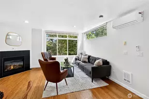 2122 NE 89th St, Seattle, WA 98115 - Photo 2